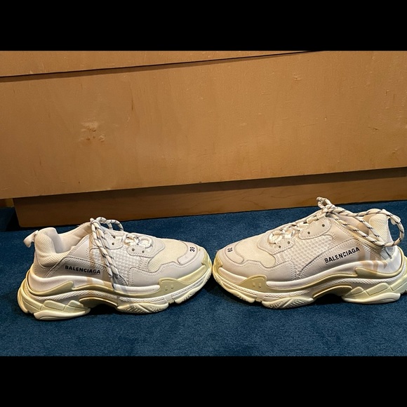 Balenciaga Triple S sneakers - Picture 5 of 16